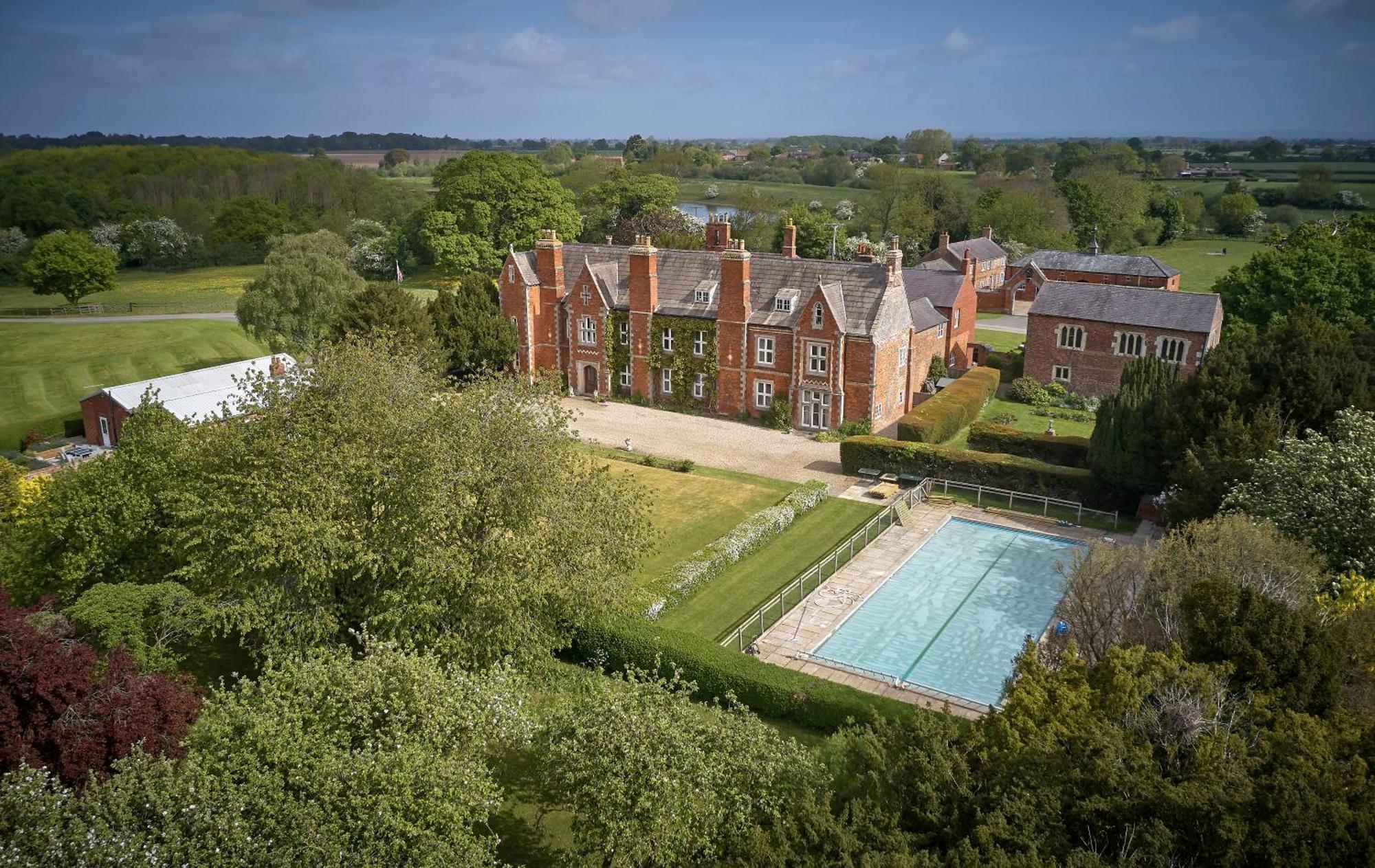 Vavasour At The Red House Estate Villa - York — Photos 1